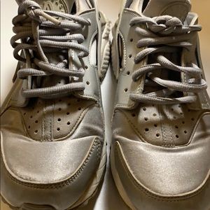 W Air Huarache Run SE